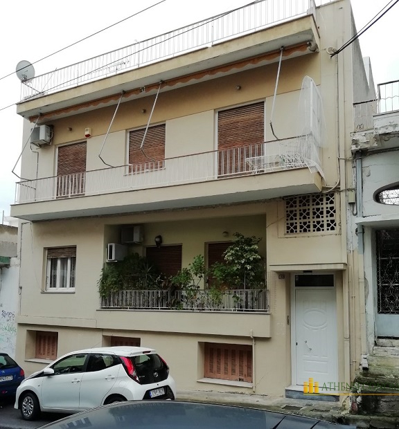 Apartment building in Keratsini, Piraeus
