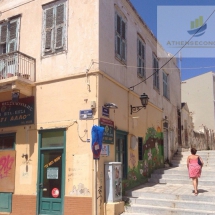 House with shops at Syros (1)