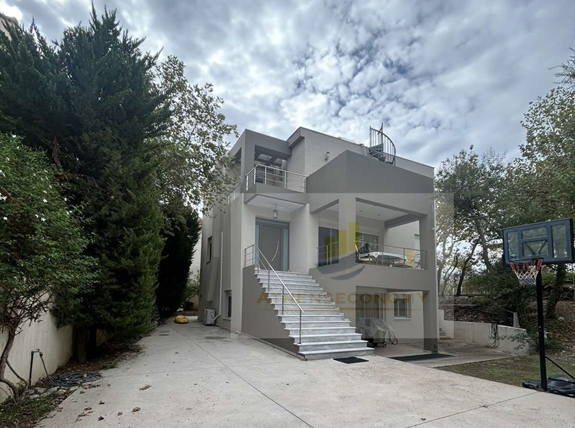 House next to the sea in Rio, Achaia