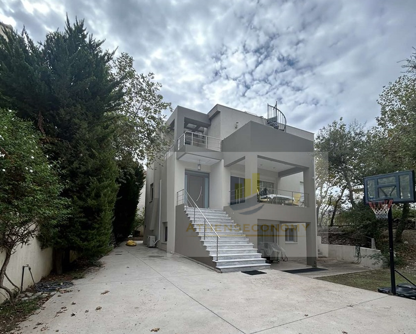 House next to the sea in Rio, Achaia